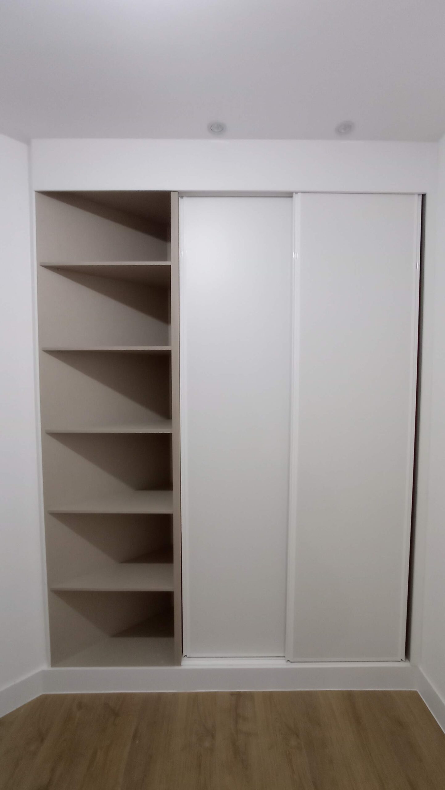 Mueble a medida instalado antes